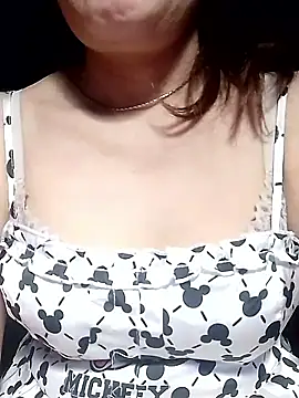 Snapshot of YiyinLy chatting on 05.26.26 YiyinLy online show from 05.26.26