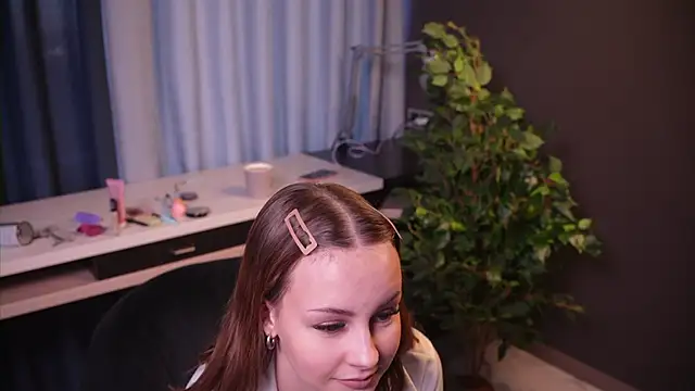 Snapshot of KrisWaller chatting on 10.15.25 KrisWaller online show from 10.15.25