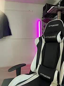 Snapshot of ericiii chatting on 02.19.26 ericiii online show from 02.19.26