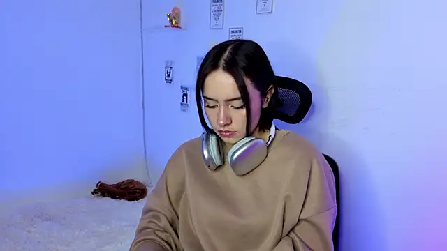 Emily Lindey online show from 02.16.26