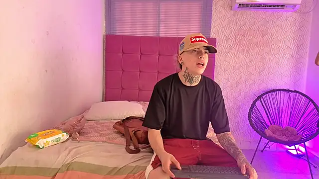 lily and wan online show from 12.01.25