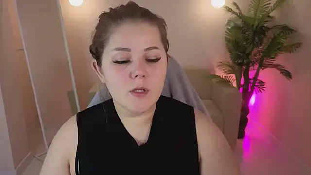 Snapshot of Scarlet_Sinera chatting on 11.29.25 Scarlet Sinera online show from 11.29.25