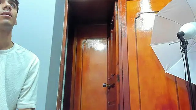 Snapshot of Kendra_and_liam chatting on 10.15.25 Kendra and liam online show from 10.15.25