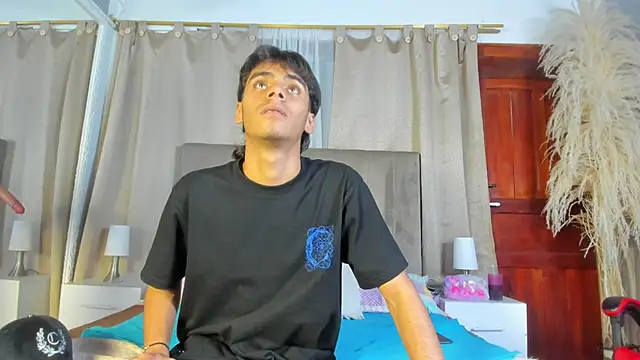 Snapshot of Kendra_and_liam chatting on 10.16.25 Kendra and liam online show from 10.16.25