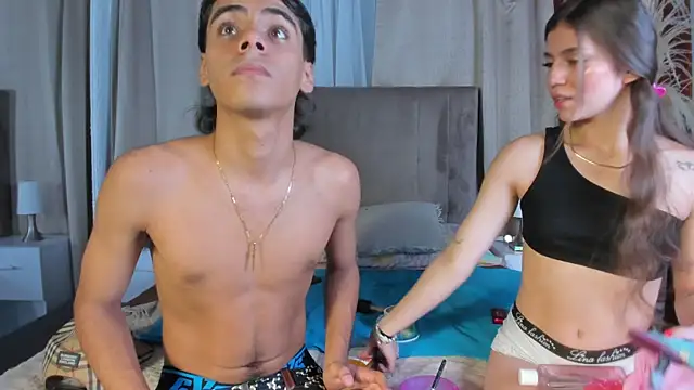 Snapshot of Kendra_and_liam chatting on 10.17.25 Kendra and liam online show from 10.17.25