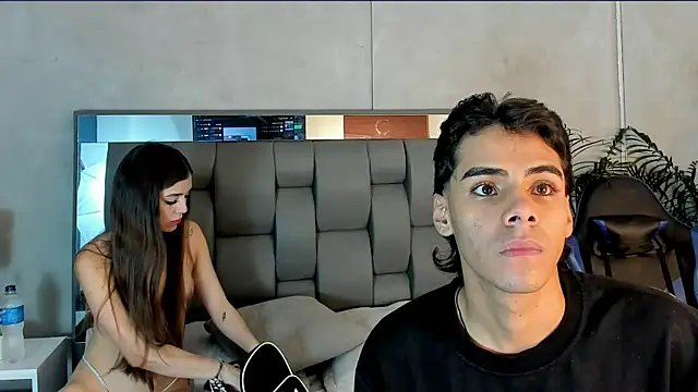 Snapshot of Kendra_and_liam chatting on 11.18.25 Kendra and liam online show from 11.18.25