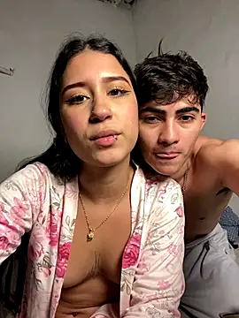 Snapshot of cristalxxx_hott chatting on 10.18.25 cristalxxx hott online show from 10.18.25