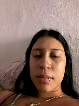 Snapshot of cristalxxx_hott chatting on 11.06.25 cristalxxx hott online show from 11.06.25