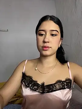 Snapshot of cristalxxx_hott chatting on 11.11.25 cristalxxx hott online show from 11.11.25