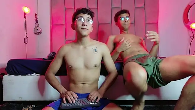 Snapshot of Desire4Duo chatting on 03.03.26 Desire4Duo online show from 03.03.26