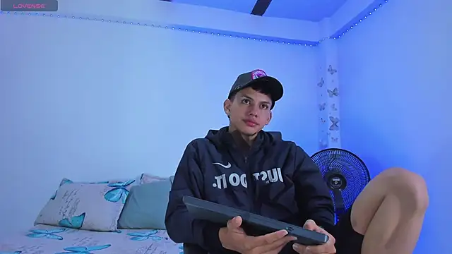 Snapshot of Axel_Cody_ chatting on 10.19.25 Axel Cody online show from 10.19.25