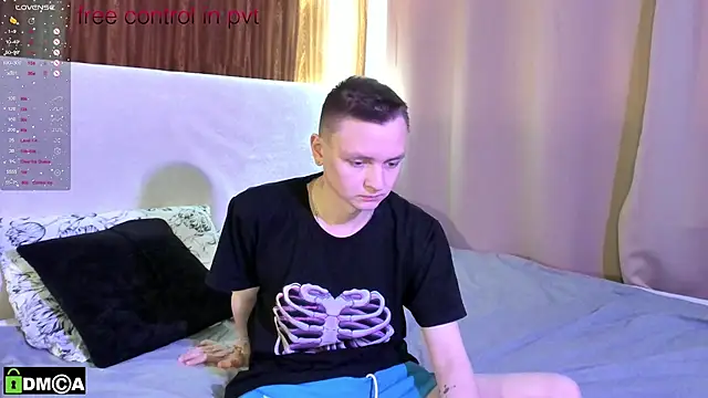 Snapshot of Logan_mett chatting on 11.25.25 Logan mett online show from 11.25.25