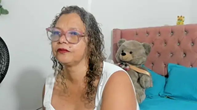 Snapshot of victoriaborunys chatting on 06.24.26 victoriaborunys online show from 06.24.26