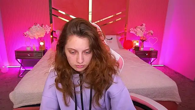 CuteeFoxy online show from 12.18.25