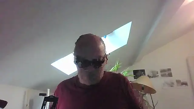 Snapshot of nicolaspgarnier chatting on 05.13.26 nicolaspgarnier online show from 05.13.26
