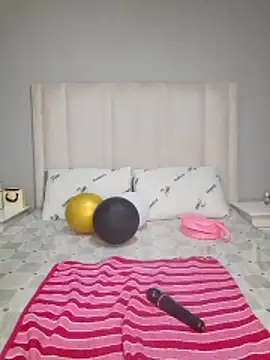 Snapshot of Bubbles156 chatting on 11.28.25 Bubbles156 online show from 11.28.25