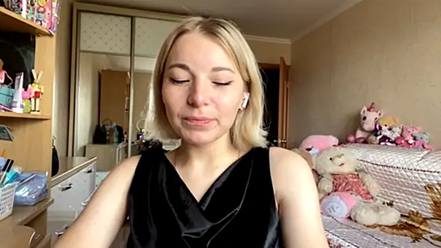 Snapshot of HoppedArea chatting on 10.15.25 HoppedArea online show from 10.15.25