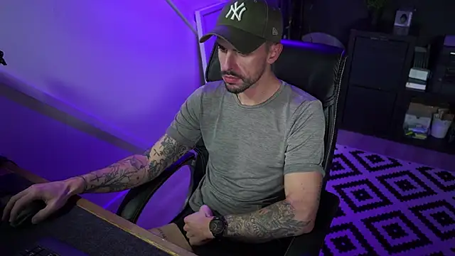 Snapshot of monsieurguitsxxx chatting on 12.01.25 monsieurguitsxxx online show from 12.01.25