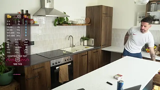 monsieurguitsxxx online show from 03.18.26