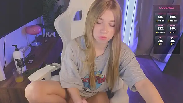 Snapshot of hey_0x chatting on 10.16.25 hey 0x online show from 10.16.25