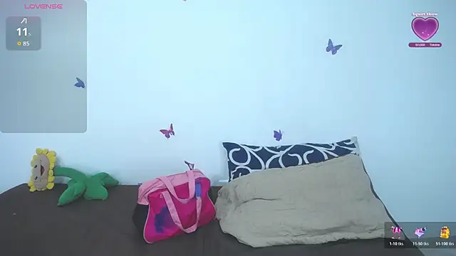 Snapshot of issa_bella18 chatting on 11.26.25 issa bella18 online show from 11.26.25