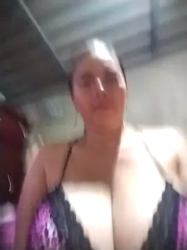 Snapshot of Cristal-sm chatting on 11.23.25 Cristal-sm online show from 11.23.25