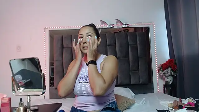 Snapshot of Salmma_Milf chatting on 04.21.26 Salmma Milf online show from 04.21.26