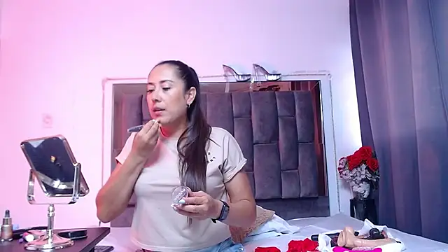 Snapshot of Salmma_Milf chatting on 04.30.26 Salmma Milf online show from 04.30.26