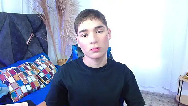 Snapshot of Mattass18 chatting on 11.11.25 Mattass18 online show from 11.11.25