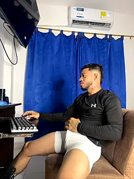 Snapshot of Kylian_Alessandro chatting on 11.13.25 Kylian Alessandro online show from 11.13.25