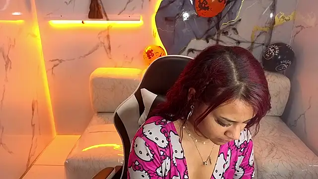 Snapshot of noa_tp chatting on 10.27.25 noa tp online show from 10.27.25