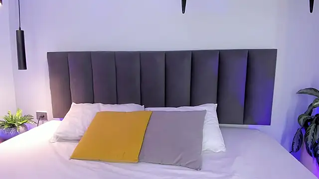 Snapshot of AilanaCortes chatting on 10.27.25 AilanaCortes online show from 10.27.25