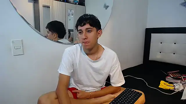 Snapshot of Dravith_Valery chatting on 11.19.25 Dravith Valery online show from 11.19.25