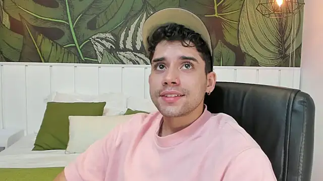 Snapshot of Mike_montoya01 chatting on 11.13.25 Mike montoya01 online show from 11.13.25