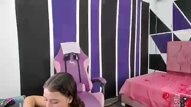 scarleth18 online show from 12.13.25