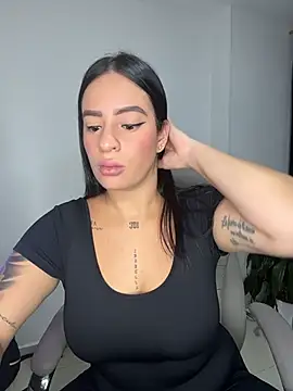 Snapshot of Emily_Kurth23 chatting on 11.29.25 Emily Kurth23 online show from 11.29.25