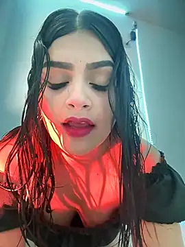 Snapshot of Lucianacuoper chatting on 11.06.25 Lucianacuoper online show from 11.06.25