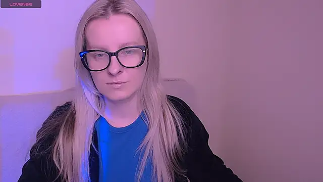 Snapshot of AllaLeomz chatting on 11.20.25 AllaLeomz online show from 11.20.25