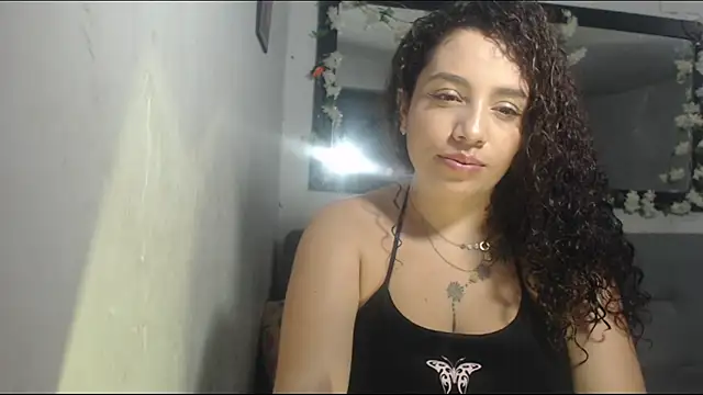 Snapshot of m_zoee chatting on 11.23.25 m zoee online show from 11.23.25