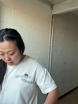 aini-maili online show from 10.22.25