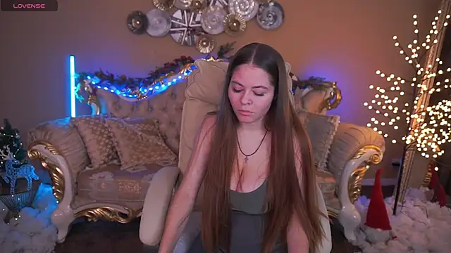 Snapshot of QueenEvieX chatting on 12.16.25 QueenEvieX online show from 12.16.25