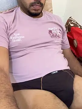 Snapshot of Handsome8677 chatting on 04.04.26 Handsome8677 online show from 04.04.26