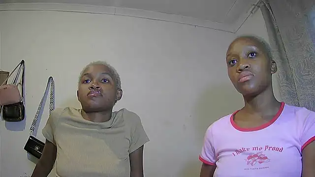 DoubleSpreadXX online show from 02.19.26