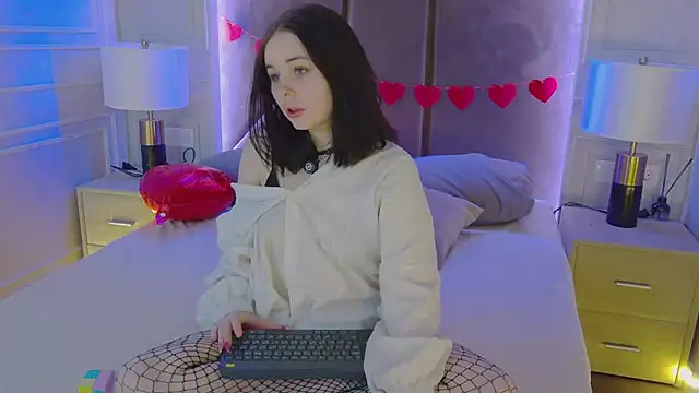 AliceLune online show from 02.12.26