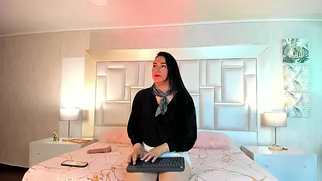 Snapshot of Elizabeth_bennett_6 chatting on 11.29.25 Elizabeth bennett 6 online show from 11.29.25