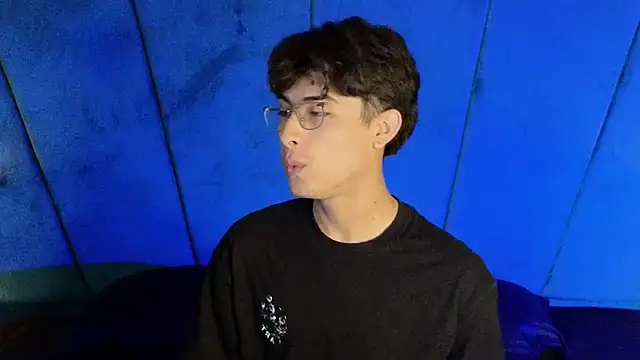 Snapshot of Aaron_Eze chatting on 10.25.25 Aaron Eze online show from 10.25.25