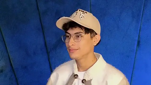 Snapshot of Aaron_Eze chatting on 10.26.25 Aaron Eze online show from 10.26.25