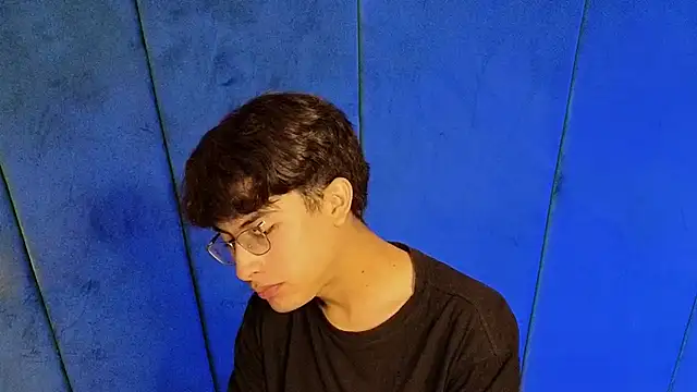 Snapshot of Aaron_Eze chatting on 11.01.25 Aaron Eze online show from 11.01.25