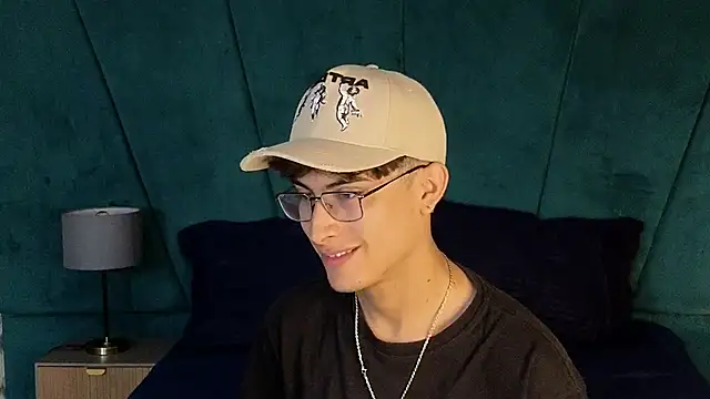 Aaron Eze online show from 12.03.25