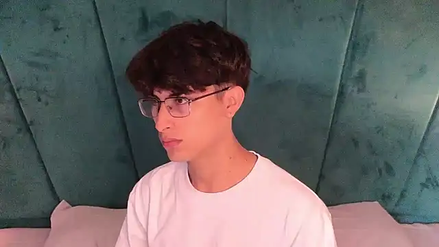 Aaron Eze online show from 04.16.26